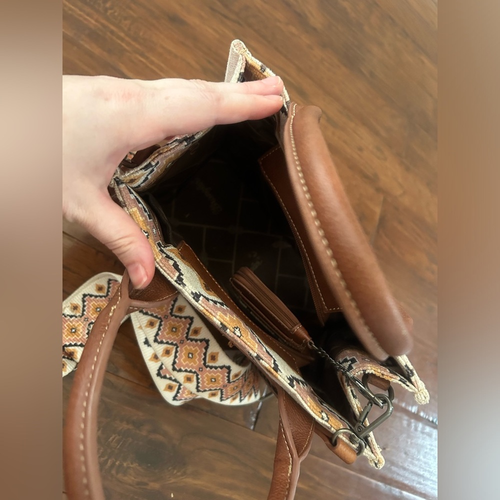 Wrangler purse, crossbody, wallet bundle FLASH SALE - Picture 2 of 16